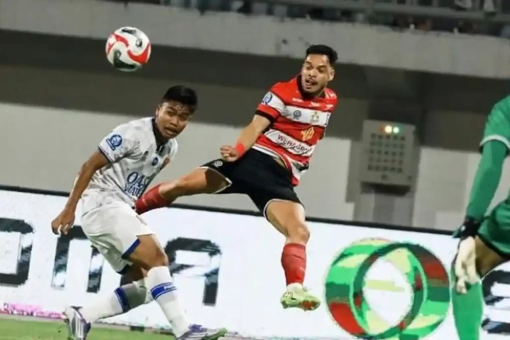 Kapten-Madura-United-Lulinha